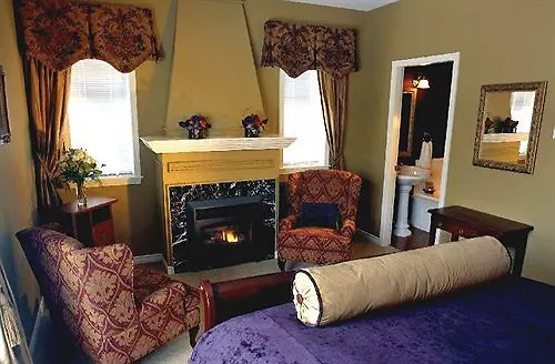 ***** Bed & Breakfast The Beacon Inn At Sidney Canada